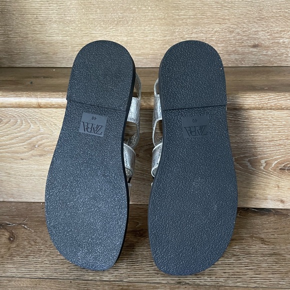 Zara Women’s Leather Silver Side Cut Metallic Buckled Sandals Size 9 EU 40 NEW - Picture 7 of 7